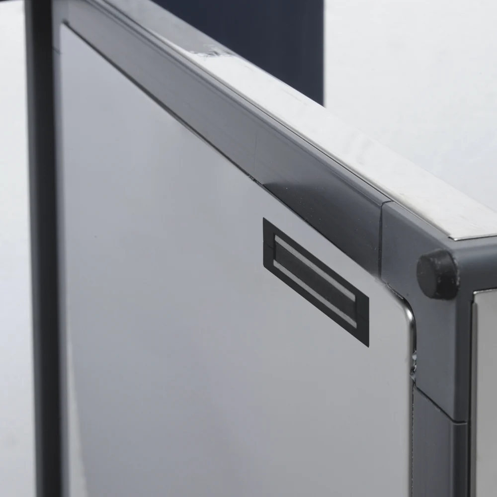 MAG/02 black polypropylene magnetic catch · view 4