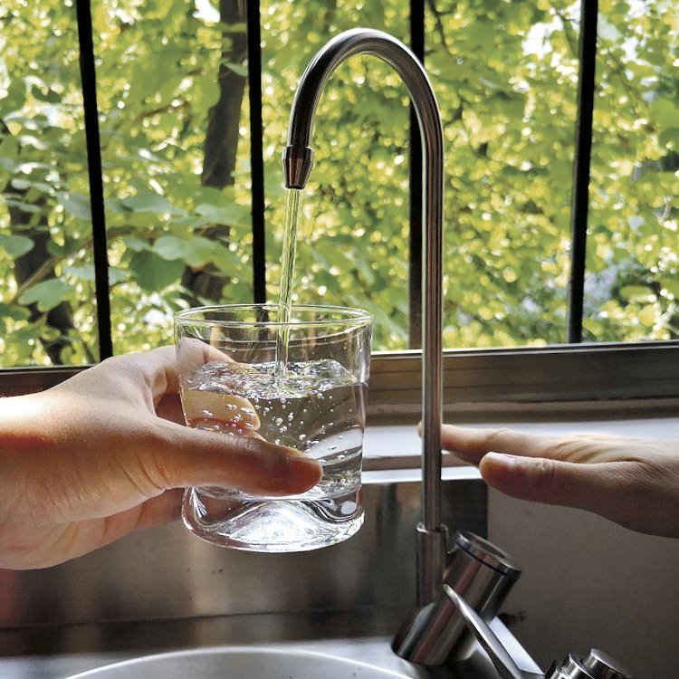 Grifo llenajarras electrónico acero inoxidable para fuente de agua Fricosmos