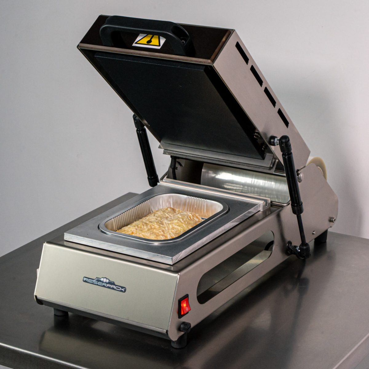 RP-RA200 tray sealer with a tray in the 1/4 GN mould