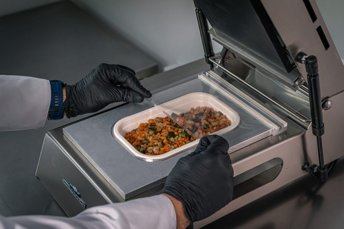 Placing a tray in the RP-RA200 manual tray sealer