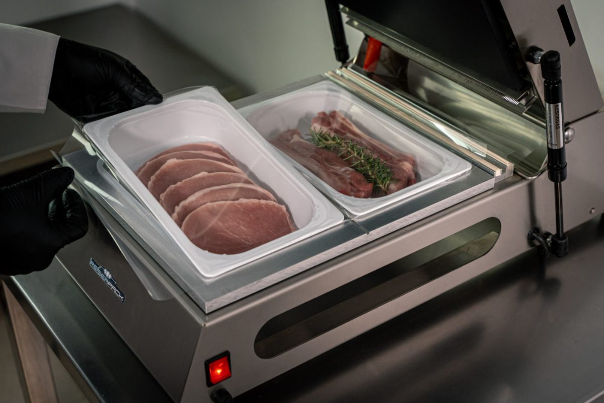 Tray in the mould of the RP-RA300 tray sealer