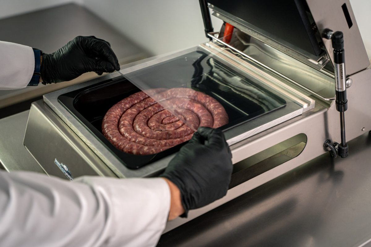 Placing a tray in the RP-RA300 manual tray sealer