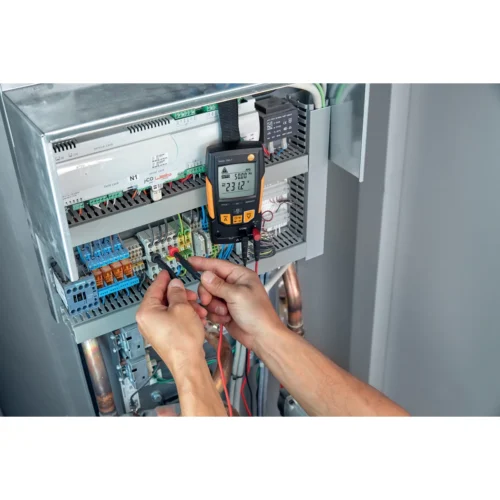 Medición en cuadro eléctrico con testo 760 · Measurement in an electrical panel with testo 760