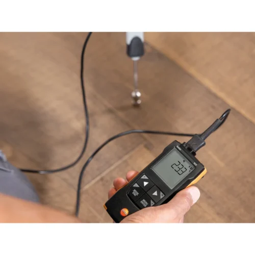 Medición de temperatura superficial con testo 925 · Surface temperature measurement with testo 925